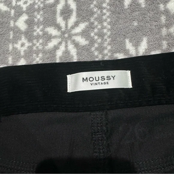 New Moussy‎ Vintage Black Corduroy Jean Size 26